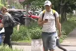 шахраї, українці, чоловік з телефоном, мобілка, аферисти
