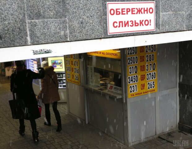 Доллар по 19: курс валют побил все немыслимые рекорды, люди в полнейшей панике