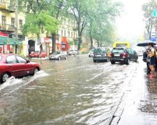 Розпочався "сезон дощів" в Одесі: синоптики попередили про грозовий фронт на вихідних