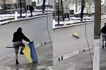 Неадекват на камеру поиздевался над флагом Украины: "выбросил на дорогу"