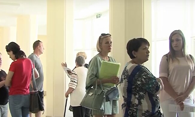 Безкоштовні продукти для ВПО та пенсіонерів у Харкові