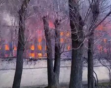 Вогнем охопило всі поверхи: в Росії палахкотить велика фабрика, є жертви