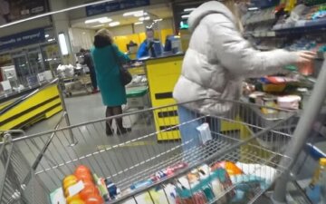 В Одесі чоловік помстився магазину за продаж несвіжих продуктів, відео: "втомився лаятися з продавцями"