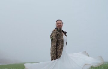 Украинка одолела 700 км, чтобы выйти замуж на передовой: фото счастливой невесты