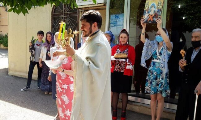 Священник УПЦ провел пасхальные богослужения для украинцев в Ливане