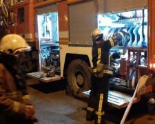 ЧП произошло в многоэтажке Харькова, кадры: эвакуировали 15 человек