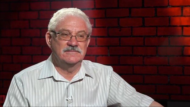 Вони в Давосі, в інших містах проводять так звані сніданки. За які гроші, питається? – екснардеп про Леоніда Кучму