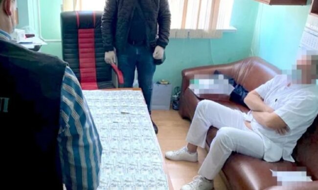 Врача задержали в больнице Одессы, фото: «требовал до 400 тыс. за операцию»