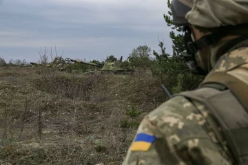 Розведення військ в Петровському, від цих кадрів мороз по шкірі: "в цьому пеклі живуть люди"