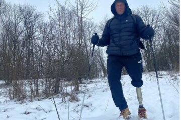 "Без зарплаты, пенсии и без ноги": раненого бойца списали из рядов ВСУ