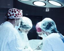"Это что-то невероятное": украинке вырезали  шестикилограммовую опухоль-гиганта, фото