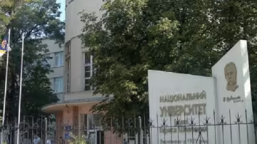 Окупанти знесли барельєф Шевченка в Луганську, кадри: "Щоб не муляв очі"