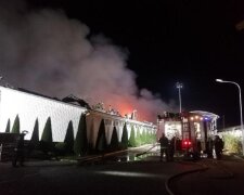 Взрывы и пожар на заводе под Одессой: огонь охватил большую территорию, видео ЧП