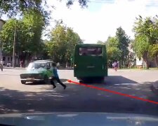 В Харькове на переходе сбили ребенка: момент попал на видеорегистратор