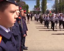 детский военный парад