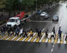 Светофор торжественно открыли в РФ, видео: "дорогу можно переходить спокойно"