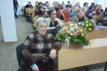 Скандал розгорівся через 90-річну викладачку в українському виші: студенти відмовляються відвідувати пари