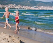 где отдохнуть на море осенью, болгария отдых пляж дети