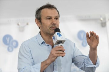 Вакарчук резко обратился к Порошенко и Раде: «Вы обещали!»