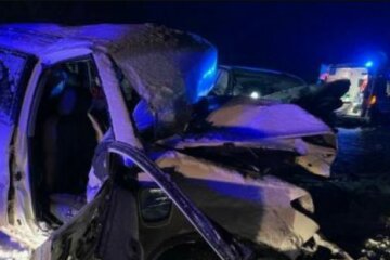 Беда случилась на трассе Харьков - Симферополь: есть погибший и пострадавшие, фото