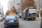 В Одессе трамвай с пассажирами попал в аварию из-за автохама, движение остановлено: видео с места ДТП