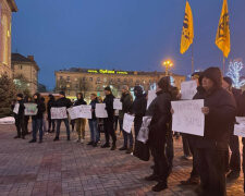 Представители Нацкорпуса провели акцию в поддержку жителей Казахстана