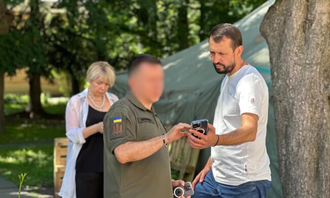 "Для надання якісної допомоги": БФ молодіжної ініціативи «Надія» передав медичні засоби військовому госпіталю