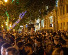 Натовпи людей вийшли на вулиці Одеси, відео масштабного протесту: "Завтра вони заборонять..."