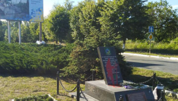 "Только с памятниками могут воевать": в Лисичанске осквернили память воинов АТО, кадры