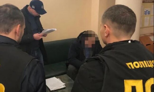 Два миллиона в мусорном мешке: топ-чиновник Кабмина попался на взятке, скандальные фото