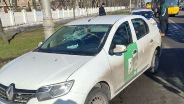 У Києві п'яний таксист збив на переході маму з дитиною: "штовхнула коляску на тротуар, а сама..."
