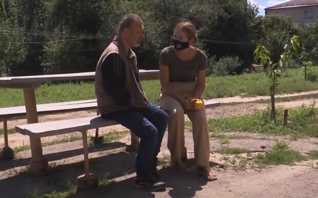 "Просто вивезли і викинули": під Харковом чоловік з важкою хворобою сім років мучиться в лікарні