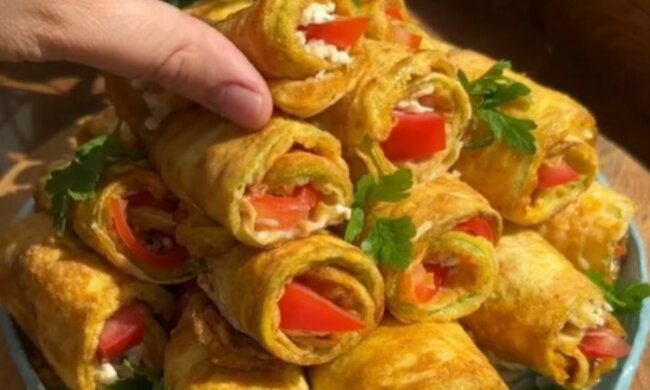 Для разнообразия за столом: рецепт рулетиков из кабачков с сыром и томатами, видео