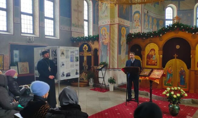 На месте захоронений жертв репрессий на Лукьяновском кладбище УПЦ почтила память новомучеников