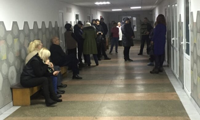 Скандал через небезпечну інфекцію розгорівся на Харківщині: “лікуйтеся вдома”
