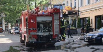 У центрі Одеси загорівся ресторан, почалася евакуація: деталі і фото з місця
