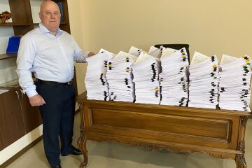 «Ошукані українці» ініціюють початок процедури імпічмента Володимира Зеленського - ЗМІ