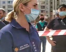 Спасателей обвинили в мародерстве после взрыва многоэтажки на Позняках: "Выйди из моей квартиры"