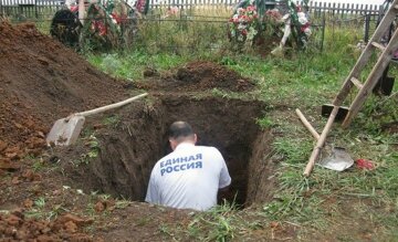 У Росії боржників відправили копати могили