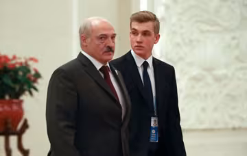Лукашенко з сином знайшли дивне заняття в розпал епідемії: білорусам не позаздриш, кадри