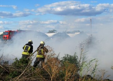 Пожары не утихают в Одесской области, горят склады, дома и не только: фото и детали  от спасателей