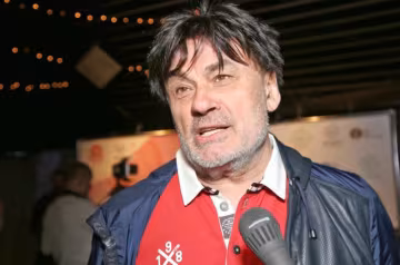 александр серов