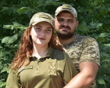 Українка кинула мирне життя, щоб бути поруч з чоловіком на передовій: "Не могла інакше"