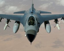 самолет истребитель F-16