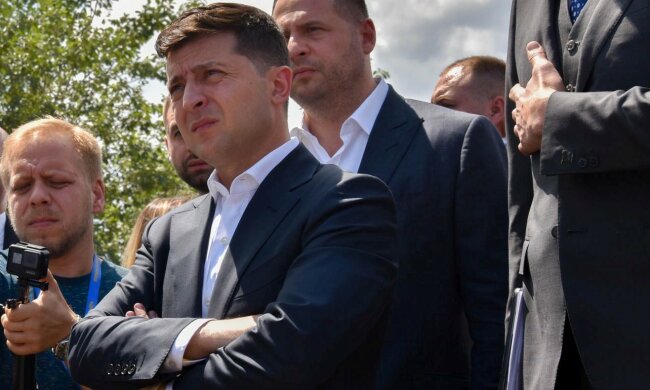 Головне за ніч: демарш Зеленського, мажорна витівка Разумкова і нова комуналка