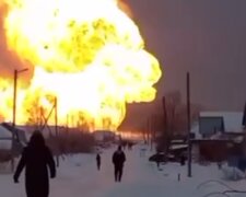Языки пламени поднимаются высоко в небо: в РФ вспыхнул серьезный пожар, видео