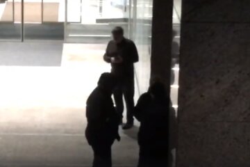 "Ой, с кем не бывает": нардепа засняли пьяного в стельку после корпоратива "слуг", скандальное видео