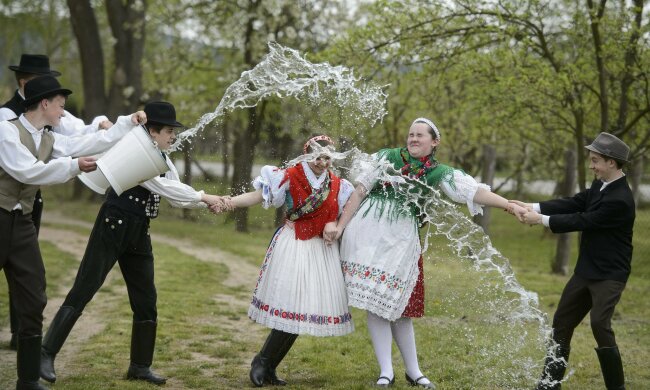 140419-hungary-easter-mn-800_84710afbe2621bdb9623f0025ffdb8d8