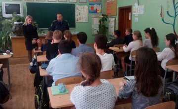 Новый запрет придумали для школьников Одессы: будут наказывать родителей, детали