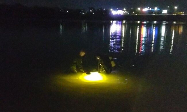 ЧП в киевском парке: плавание в водоеме закончилось трагедией, детали